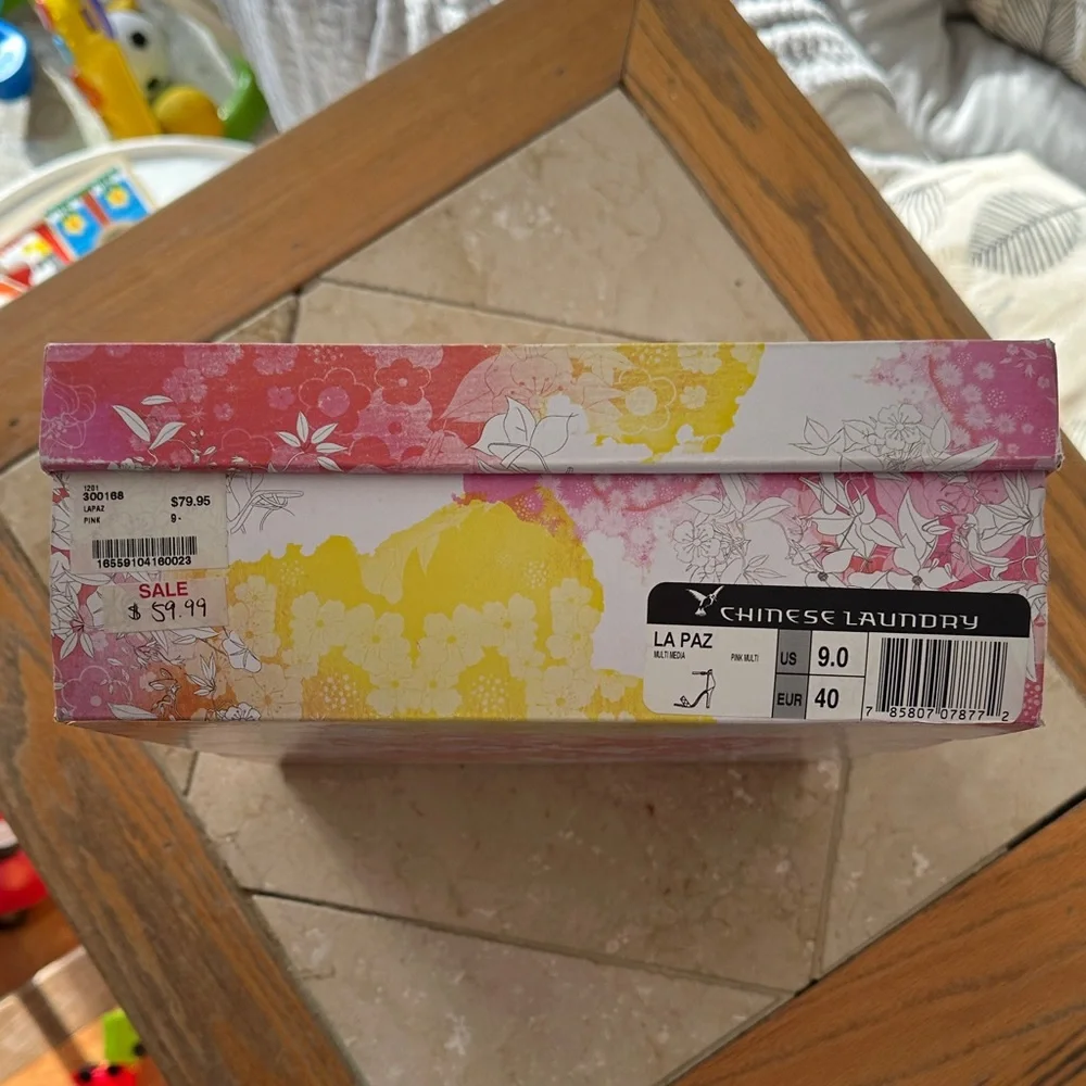 Chinese Laundry Pink and Yellow Floral Box - Picture 2 of 3